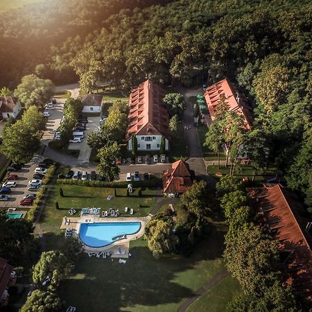 Hotel Abbazia Country Club à Nemesnép Extérieur photo