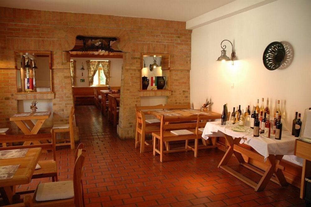 Hotel Abbazia Country Club à Nemesnép Extérieur photo